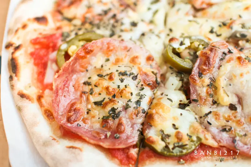 樹林大安花園夜市必吃美食: 貝里尼手工窯烤披薩,照燒皮蛋,鳥巢麵堡