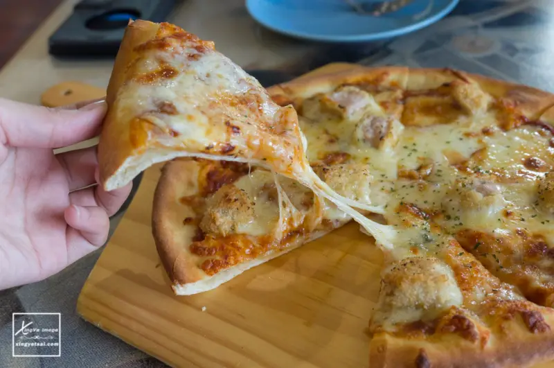 台中│【Hot Shock哈燒庫美式休閒餐廳】菜單選項多，多種美式大漢堡/手工Pizza很不錯，可客製口味