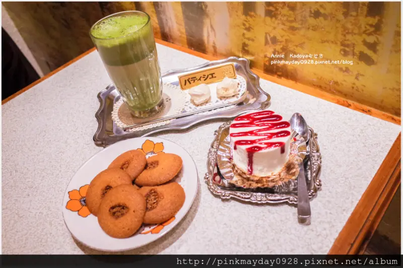 ✿台南✿ 復古昭和時代感咖啡館 濃濃的復古味道讓人不愛也難 招牌肚臍餅好吃推薦 ➜ Kadoya喫茶店