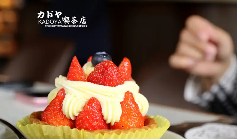 【台南.東區】Kadoya喫茶店。專釘奧客咖啡廳：姐就愛這帥氣老闆的直白規定，怕排隊不要來之假日必排咖啡館