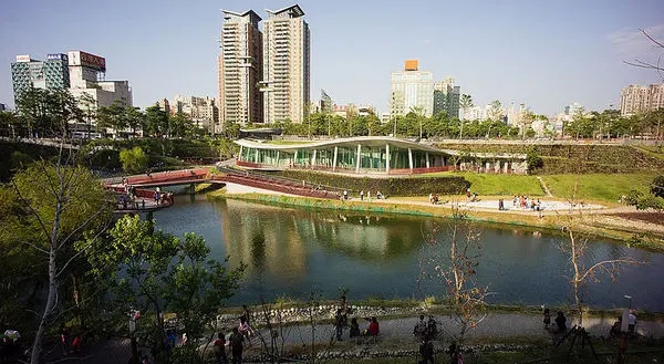 【台中。秋紅谷】尋找百變泰迪熊蹤跡