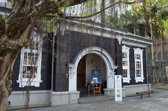 在百年古蹟裡品味美食、感受浪漫~~宜蘭．「藍屋餐廳」