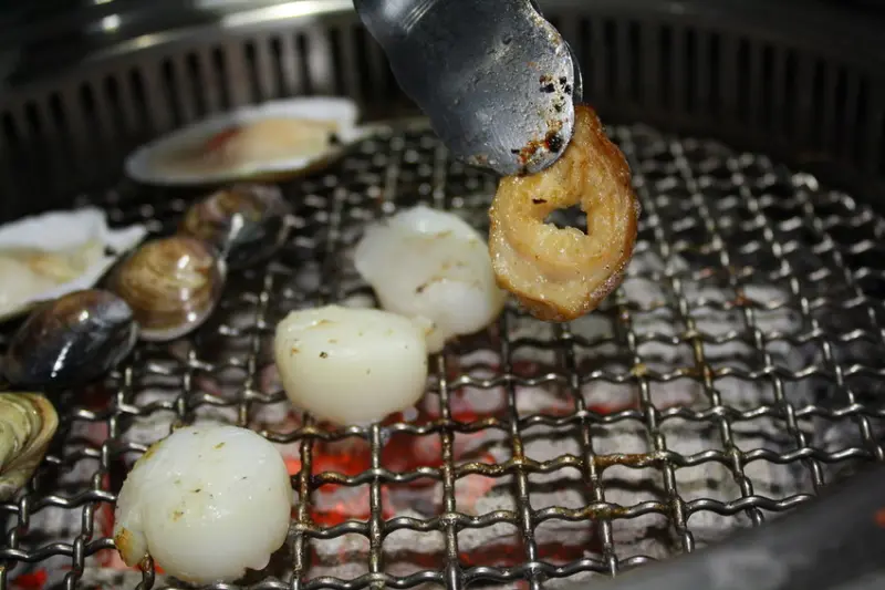 【大安區美食】好客海鮮炭火燒肉吃到飽(台北忠孝店)火鍋/燒肉/生蠔/調酒無限暢飲,多種價位可以挑選@東吃東吃到處吃