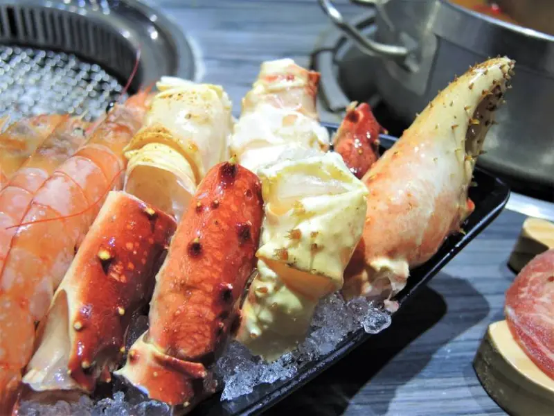 好客酒吧燒烤｜帝王蟹、和牛、大干貝吃到飽！燒烤、火鍋、調酒通通給你吃好吃滿！甜點還有抹茶麻糬！台北東區吃到飽推薦、台北東區燒烤推薦、台北燒烤吃到飽推薦、台北火鍋吃到飽推薦、台北大安燒肉推薦