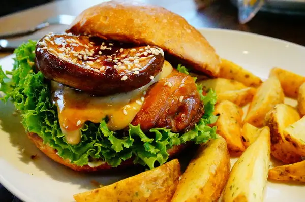 │食記│台中/for Farm Burger 田樂二店(小公園店) 令人回味的日式漢堡、早午餐