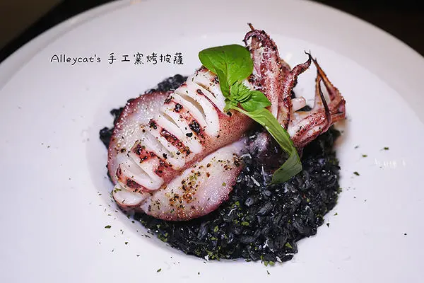 ◆台北車站【Alleycats 手工窯烤披薩京站店】台北車站美式餐廳。台北車站手工披薩。愛評體驗團