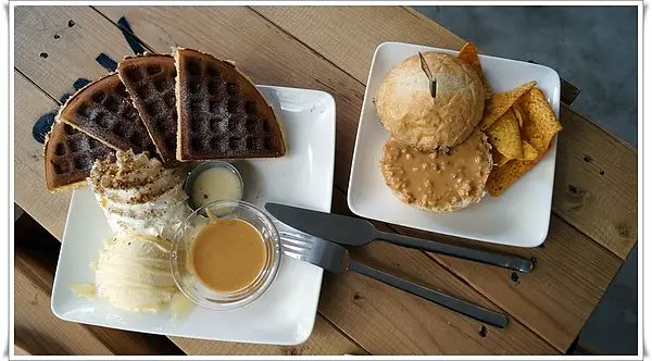 逢甲夜市  佈達咖啡! 鬆餅 三明治 小酒館(+wifi)