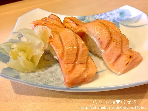 【台中美食】炙燒鮭魚肚握壽司肥嫩嫩吃起來大滿足。花山椒和風料理（一訪）