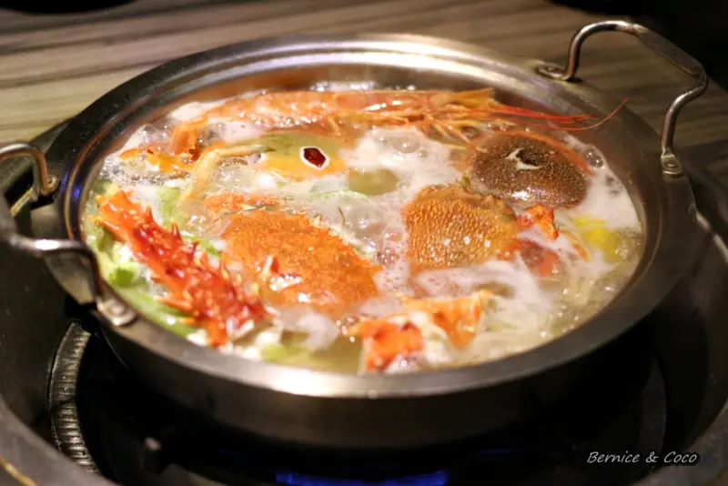 (台北 信義美食)好客-音樂燒烤 聽好歌 吃燒烤 螃蟹生蠔吃到飽(捷運市政府站)