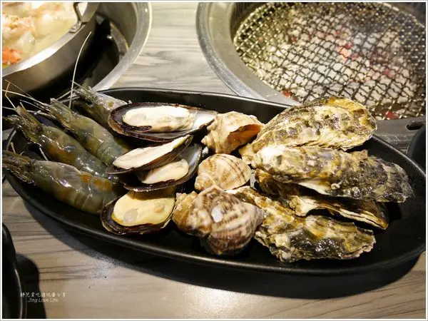 ★食★台北。市政府站→【好客音樂無煙炭火燒烤】泰國蝦、鮮蚵、螃蟹海鮮吃到飽及現場Live演唱