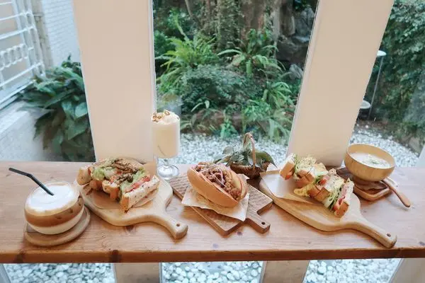 【食紀】嘉義下午茶_咖啡漫步/享受寧靜美好的時光／大推好吃三明治（內含影片／美食推薦）