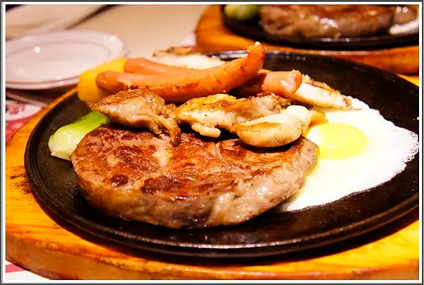 [瘋牛排洋食]超大盎司  豪爽吃肉  大口滿足