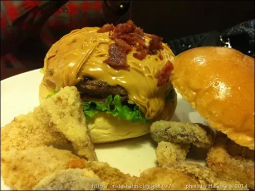  【享食】台北公館✦Bravo Burger發福廚房>> 乖乖點招牌就好? 藍起司漢堡讓我失望了
