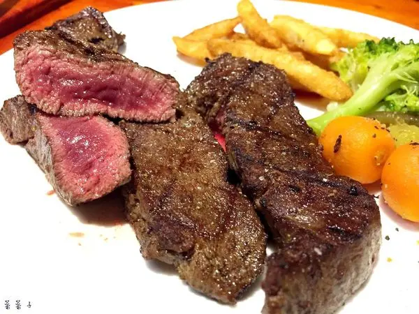 [台北中山] 肉食主義的天堂霸氣超大份量 ♥『還我牛美式炭烤牛排餐廳』♥ 邊看體育賽事邊享受牛排饗宴 