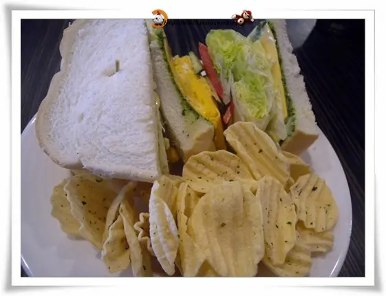 鯊魚咬土司  什麼時候鯊魚改吃素啦Σ(ﾟДﾟ*(　　*　　)