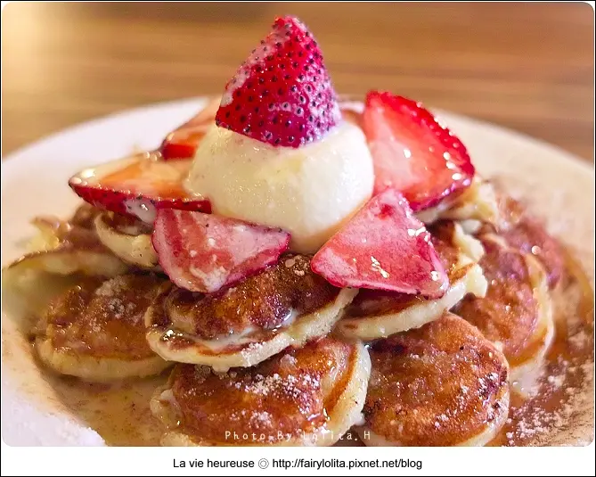 《北市大同區♥食記》Poffertjes Cafe 荷蘭小鬆餅。甜滋滋的超可愛草莓小鬆餅，還有高CP值的豐盛早午餐呦！