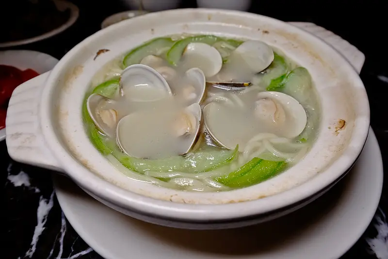 台北 南京復興 十里安 好吃的蛤蠣絲瓜煨麵,爆漿流沙包!!