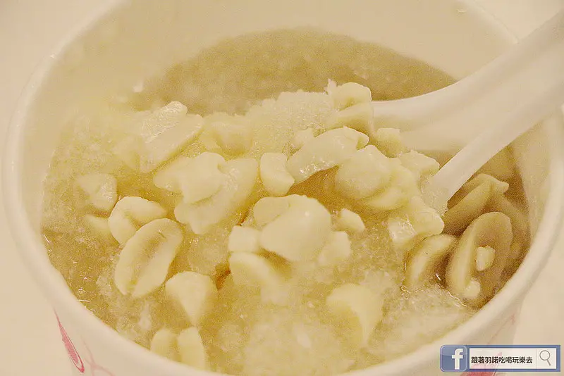 【羽諾食記】宜蘭羅東建芳藥局前豆花❤均一價每碗只要35元 兒時懷念的綠豆 花生豆花 吃出滿滿的幸福味!!