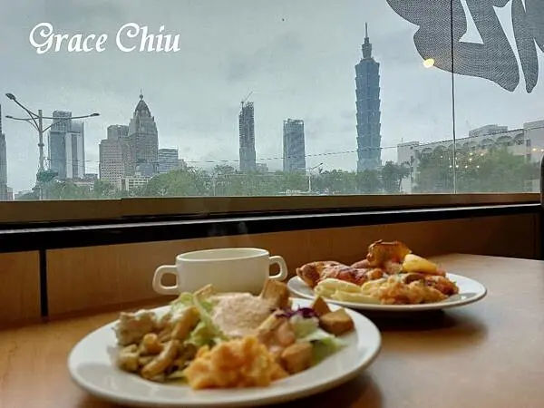 必勝客歡樂吧(台北市光復餐廳店)～比薩及自助吧吃到飽，愛吃比薩就來這吃個過癮！