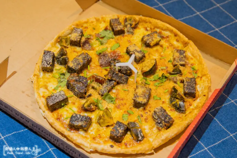 必勝客香菜皮蛋豬血糕比薩｜到底是最噁心的味道，還是最道地的台味，試吃結果大公開~