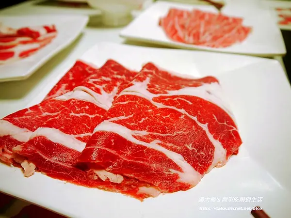 『食記』台北市．仁愛圓環．滿堂紅麻辣鴛鴦鍋(麻辣鍋吃到飽)