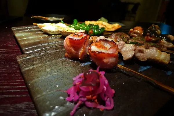 食。台北大安區。鐵窩Tamariba+下班聚會居酒屋+創意料理+價位菜單