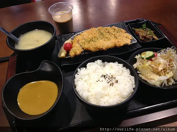 台中．平價不失水準的咖哩豬排飯@箱町日本料理