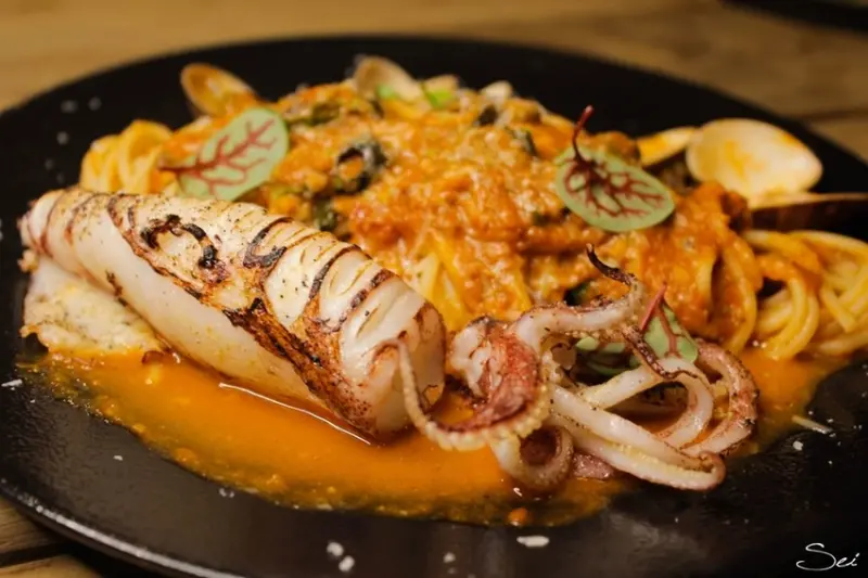 [高雄美食] 馬爹力舊美式餐酒館，週末狂歡越夜越美麗