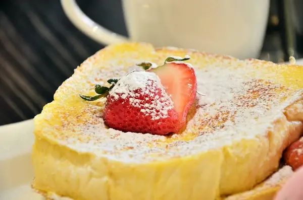 總算有機會去吃這聽說很厲害的鯊魚........ -- 鯊魚咬吐司