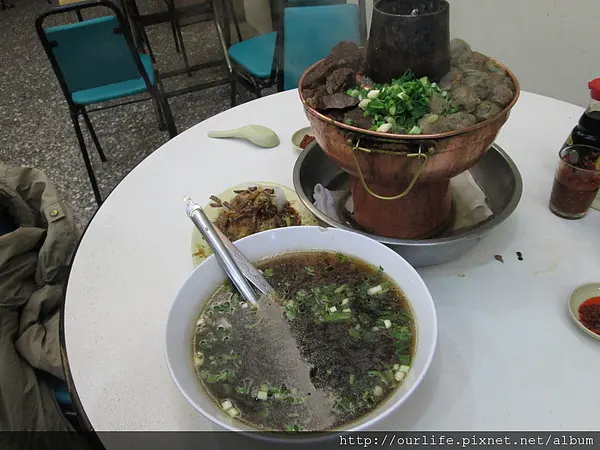 台中．肉多丸多料也多的牛肉丸火鍋@清真恩德元餃子館