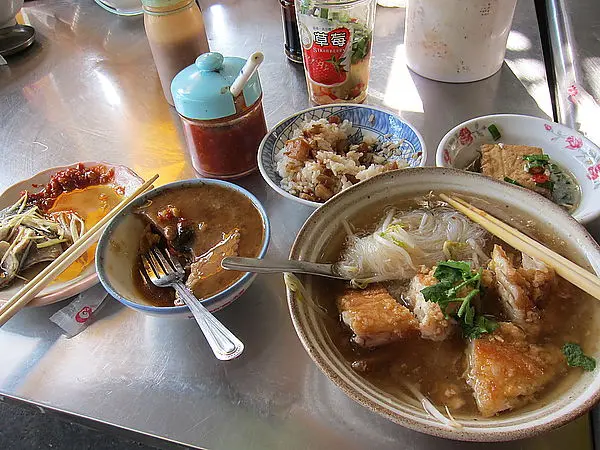 台南美食小吃~開元紅燒土魠(感覺樣樣都必吃..)