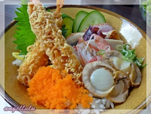 不敢吃生海鮮丼飯的人，平田壽司有熟的海鮮丼飯選擇唷~