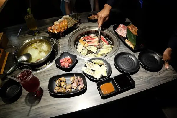 (美食)北市市政府「好客 音樂燒烤市府店」台北燒烤吃到飽!大口吃肉喝酒搭配現場Live演唱好享受!