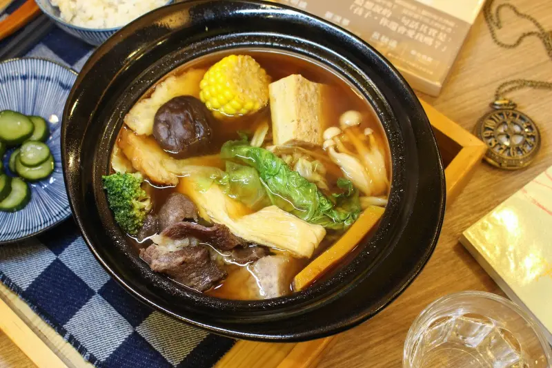 [高雄美食]小魚散步　閱讀食間~享用美食的同時還能享受閱讀的樂趣~左營區餐廳~
