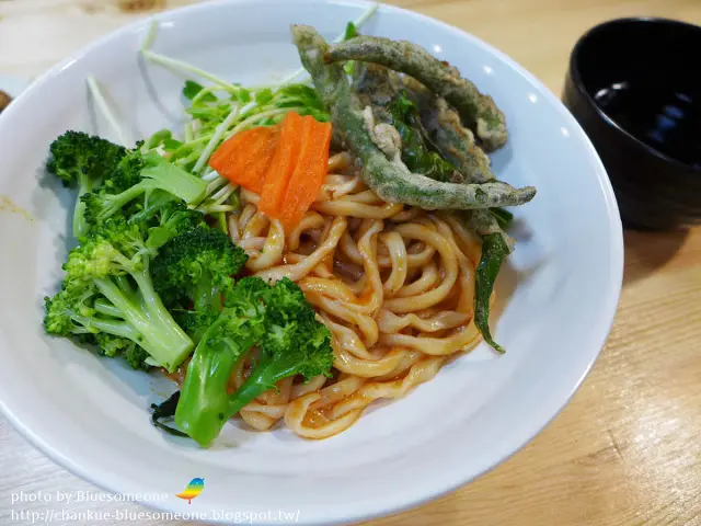 桃園吃素：找回對麵條的感動，六平Q道麵