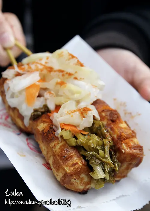 [深坑] 頂街天然串燒臭豆腐 @ 直火碳烤臭豆腐。皮焦肉嫩好好吃!