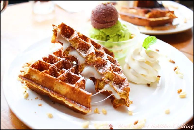 [ 大直站美食 ] 庫卡咖啡KOOKA coffee～超犯規夾心鬆餅！爆漿巧克力、牽絲麻糬、香濃起司多樣口味