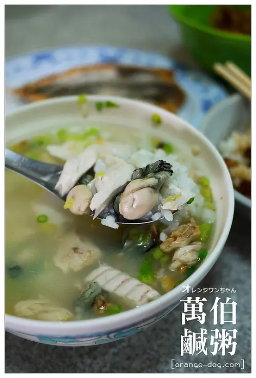 【府城漫步食記】萬伯鹹粥│北區：湯鮮味美的實在鹹粥~再來魚肚和油條就是地道台南味