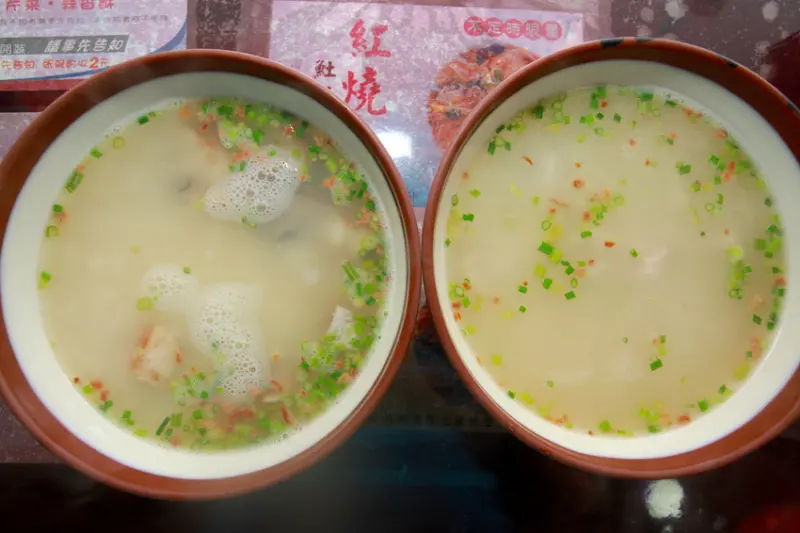 吃。台南|北區| 台南市傳統美食。台南北區老字號虱目魚料理，整體口感美味定價合理 「萬伯鹹粥」。