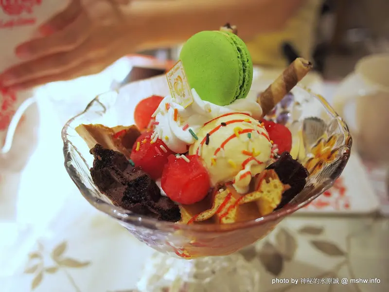 【食記】溫馨小巧的空間與口感獨特的聖代鬆餅! ~ 台北大安