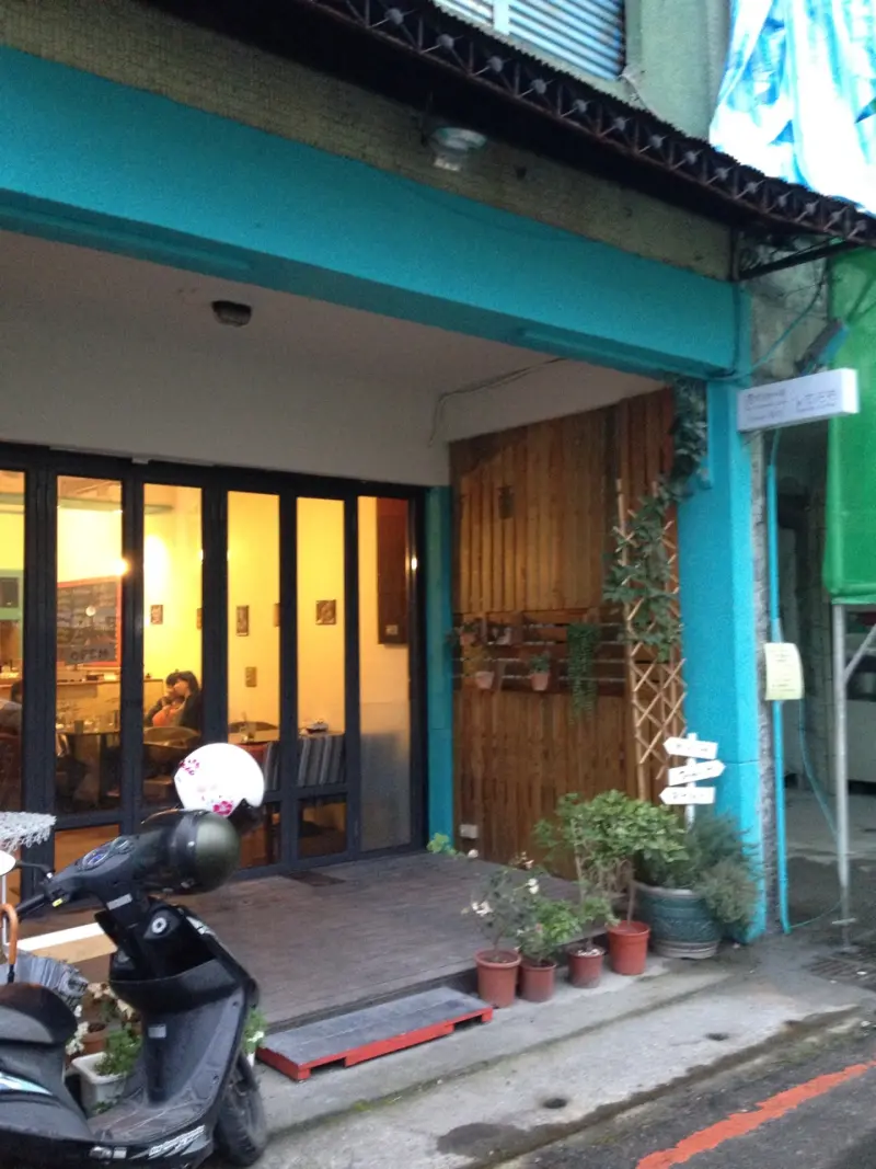 暗巷的驚喜-禮物珈琲 The Presents Cafe(宜蘭難得有貓的店)