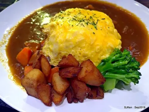 (台北捷運文湖線劍南路站附近美食)大食代美食廣場大直旗艦店「想想咖哩」--- 金風送爽軟嫩香鹹的「奶油歐姆蛋咖哩飯」!