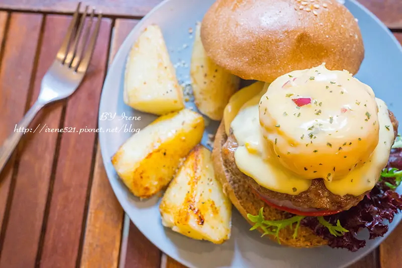【台北信義區】躲藏在咖啡館裡的秘製漢堡，鄰近捷運101站的早午餐．POND BURGER CAFÉ