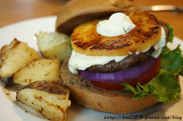 【台北信義】Pond Burger Cafe－咖啡店也吃的到漢堡！熱量降低不油膩，還有木盆沙拉、早午餐喔(邀約)