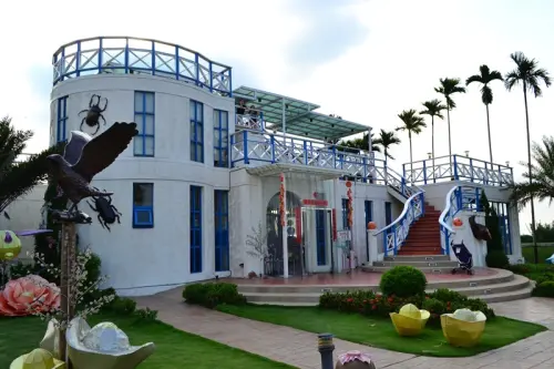 來不及吃下午茶，只好買個手工窯烤麵包充充饑...南投-赤腳精靈景觀餐廳