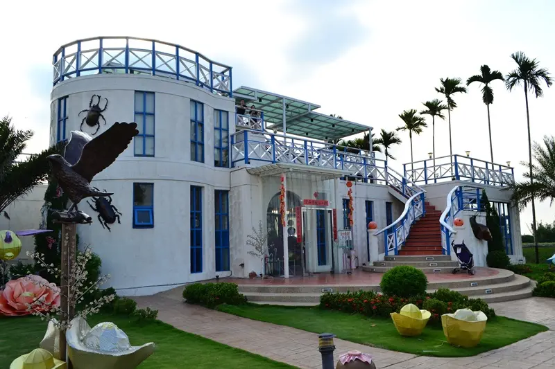 來不及吃下午茶，只好買個手工窯烤麵包充充饑...南投-赤腳精靈景觀餐廳