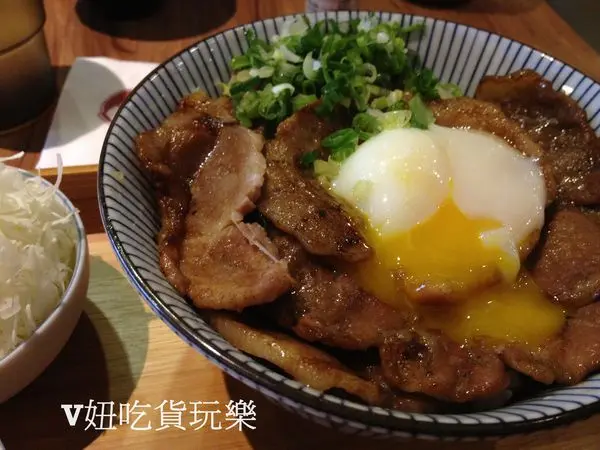 [日式。永和] ❤滿燒肉丼食堂❤ 醬汁入味的肉片花與溫泉蛋的相遇，CP值高平價美食，必二訪 / 永安站 景安站 頂溪站 