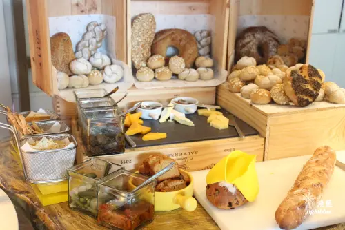 [ 市府站W Hotel美食 ] 淺藍 × the kitchen table～在泳池畔吃自助餐