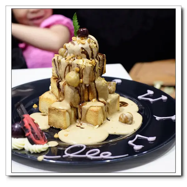 ＜台中美食＞跳舞香水。甜點控必點的法式金磚蜜糖土司～