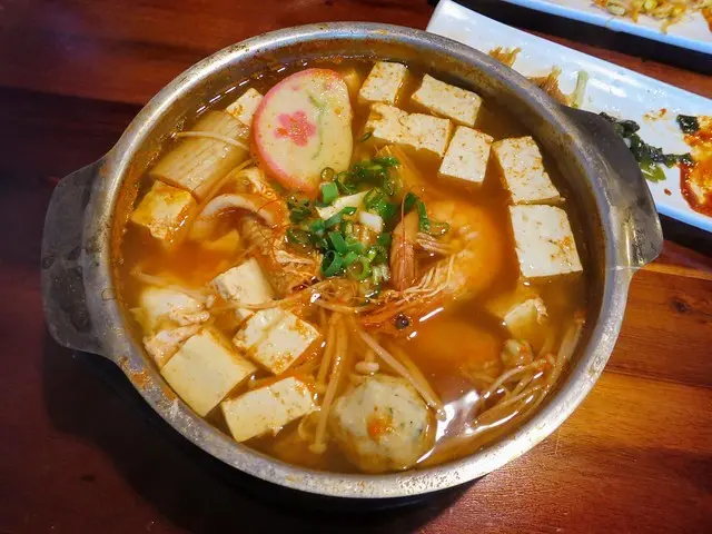 【宜蘭羅東美食】嚐鮮拌島韓式料理，石鍋拌飯/海鮮豆腐鍋/韓式烤肉，內用白飯、海帶湯可無限享用!